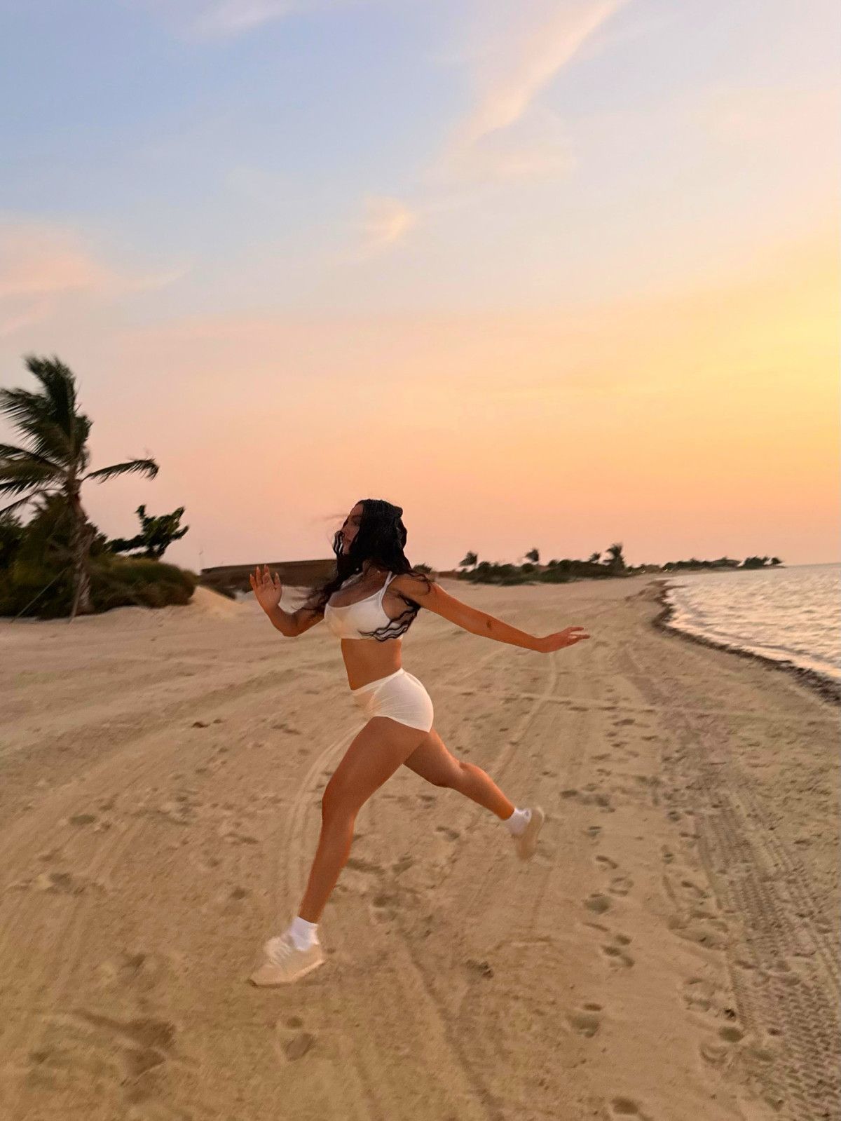 Ronaldonun Sevgilisi Georgina Rodriguezin Tatil Fotoğrafları: Beyaz Mini Şort Gündemde