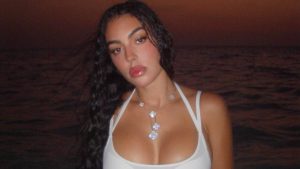 Ronaldonun Sevgilisi Georgina Rodriguezin Tatil Fotoğrafları: Beyaz Mini Şort Gündemde