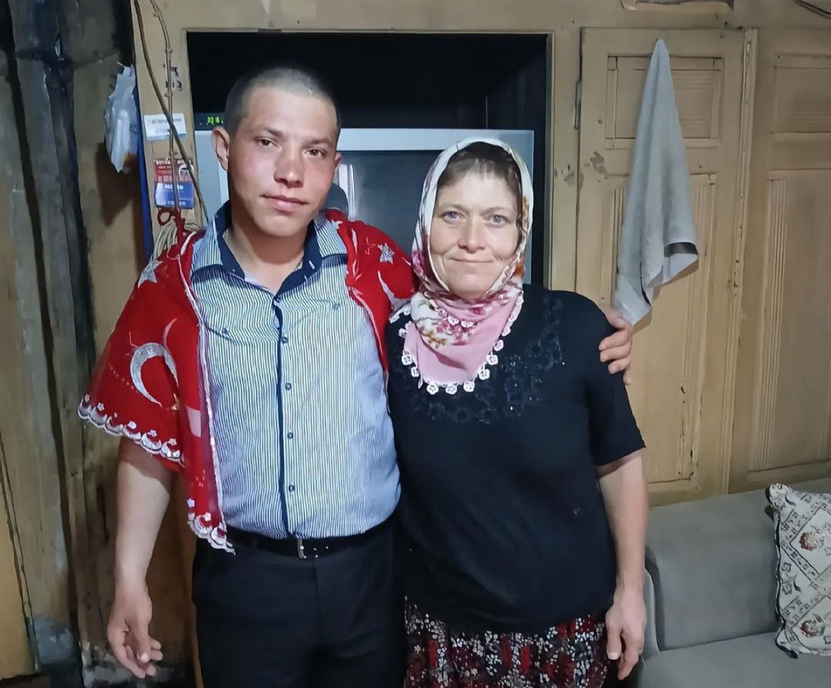 Sadece Garibanlar Mı Gider Askere? Eğlenceli Davul Zurnalı Uğurlama