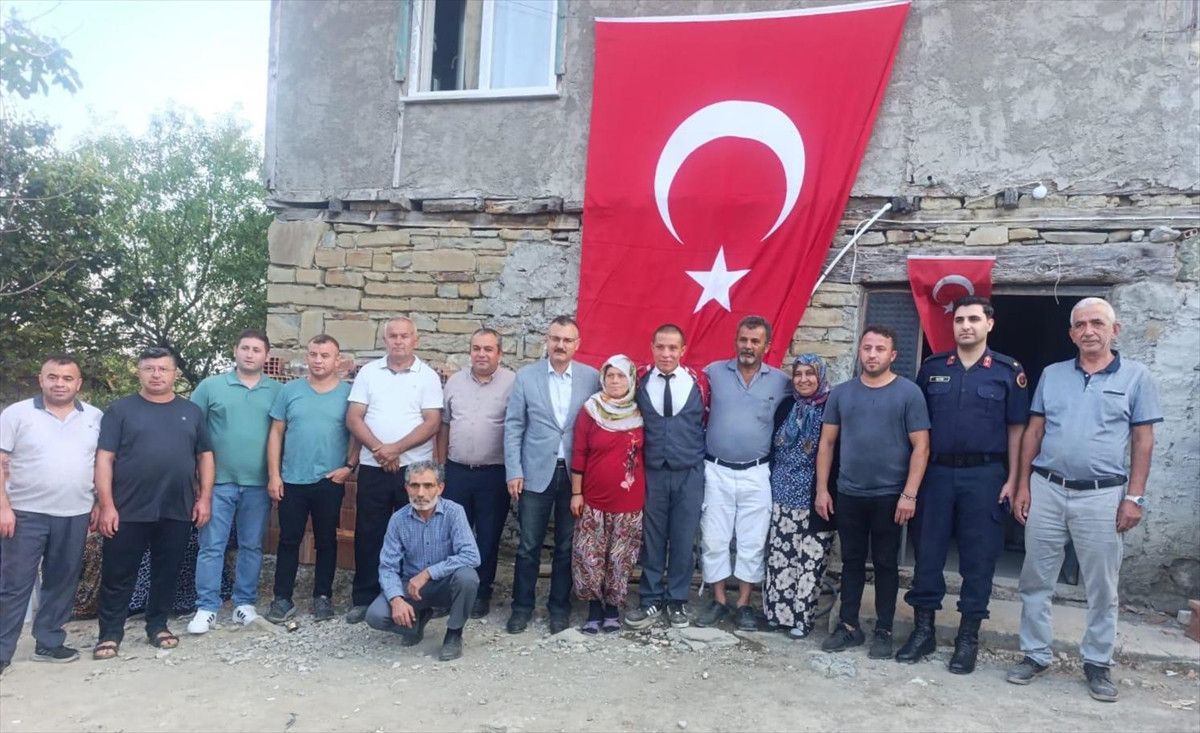 Sadece Garibanlar Mı Gider Askere? Eğlenceli Davul Zurnalı Uğurlama