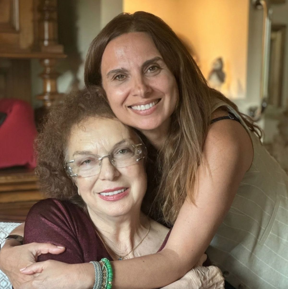 Selda Alkor'dan Paylaşım! Asmalı Konak Oyuncuları Yıllar Sonra Buluştu