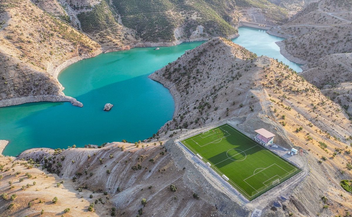 Gençlerin Gururu: Yeni Stad ve Futbol Keyfi