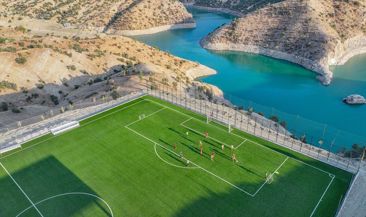 Şırnak'ın Gençleri, FIFA Standartlarındaki Yeni Sahalarına Kavuştu