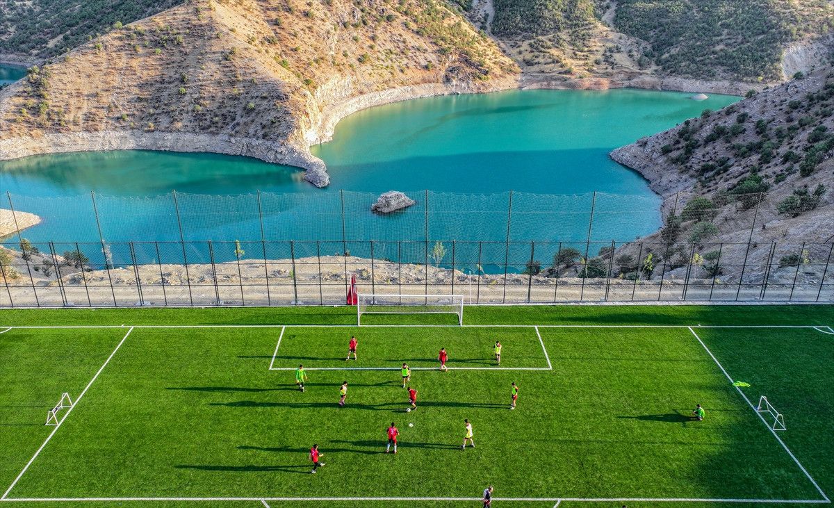 Şırnak'ın Gençleri, FIFA Standartlarındaki Yeni Sahalarına Kavuştu