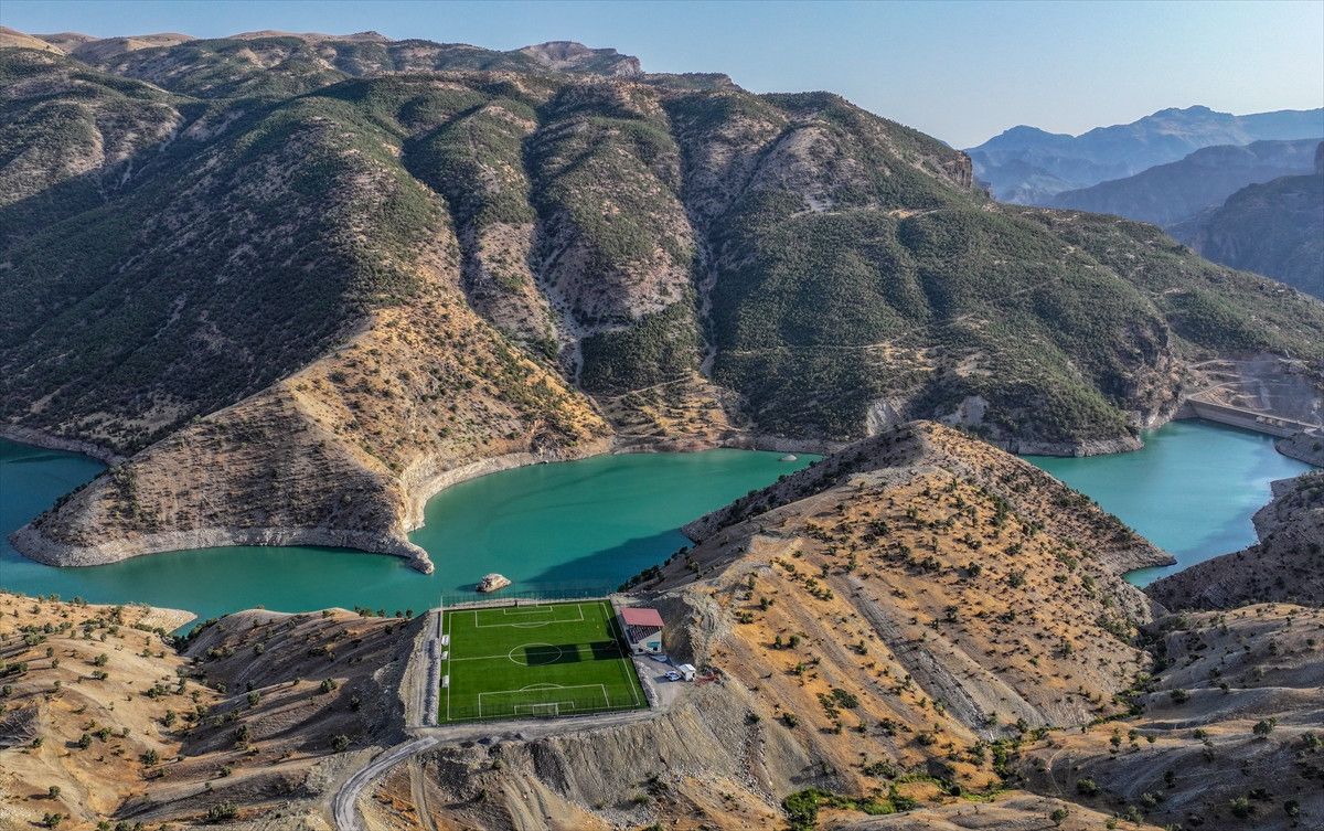 Şırnak'ın Gençleri, FIFA Standartlarındaki Yeni Sahalarına Kavuştu