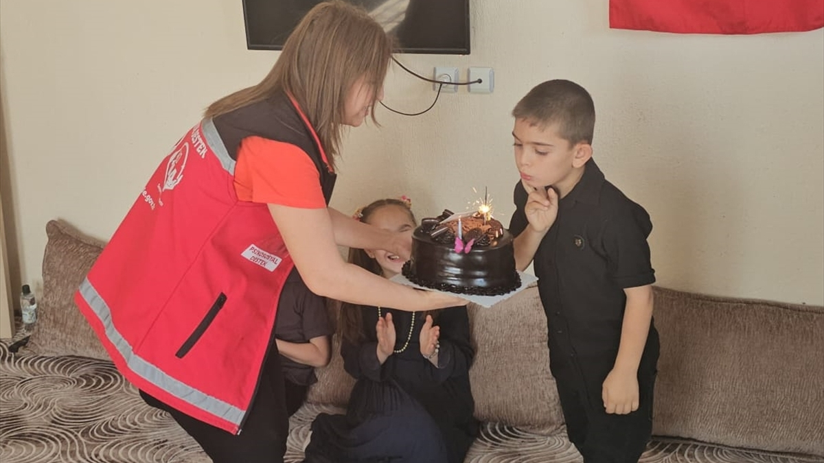 Sürprize Katılanlar ve Aileden Teşekkür