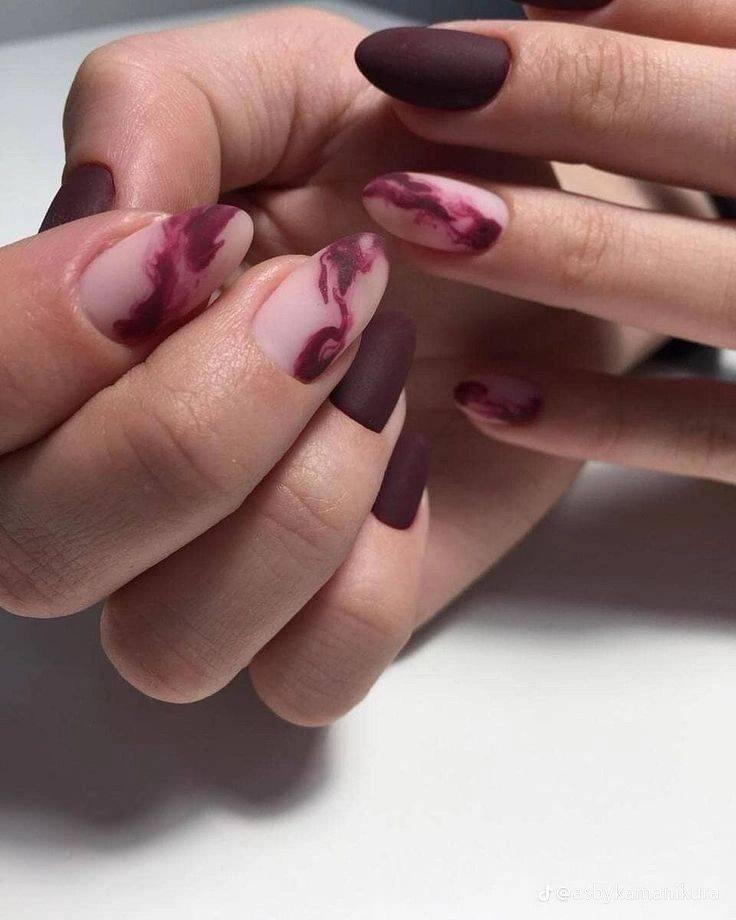 Sonbahar Renkleri ve Desenlerle Tırnaklarda Modern ve Çarpıcı Manikür Trendleri