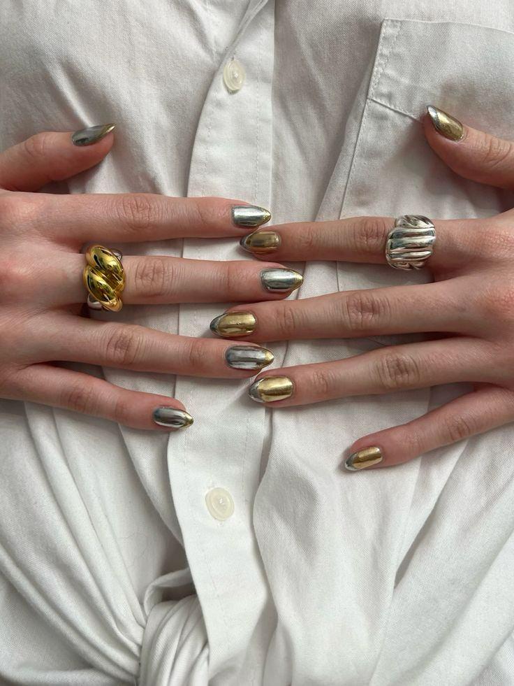 Sonbahar Renkleri ve Desenlerle Tırnaklarda Modern ve Çarpıcı Manikür Trendleri