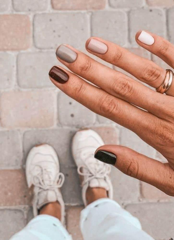 Sonbahar Renkleri ve Desenlerle Tırnaklarda Modern ve Çarpıcı Manikür Trendleri