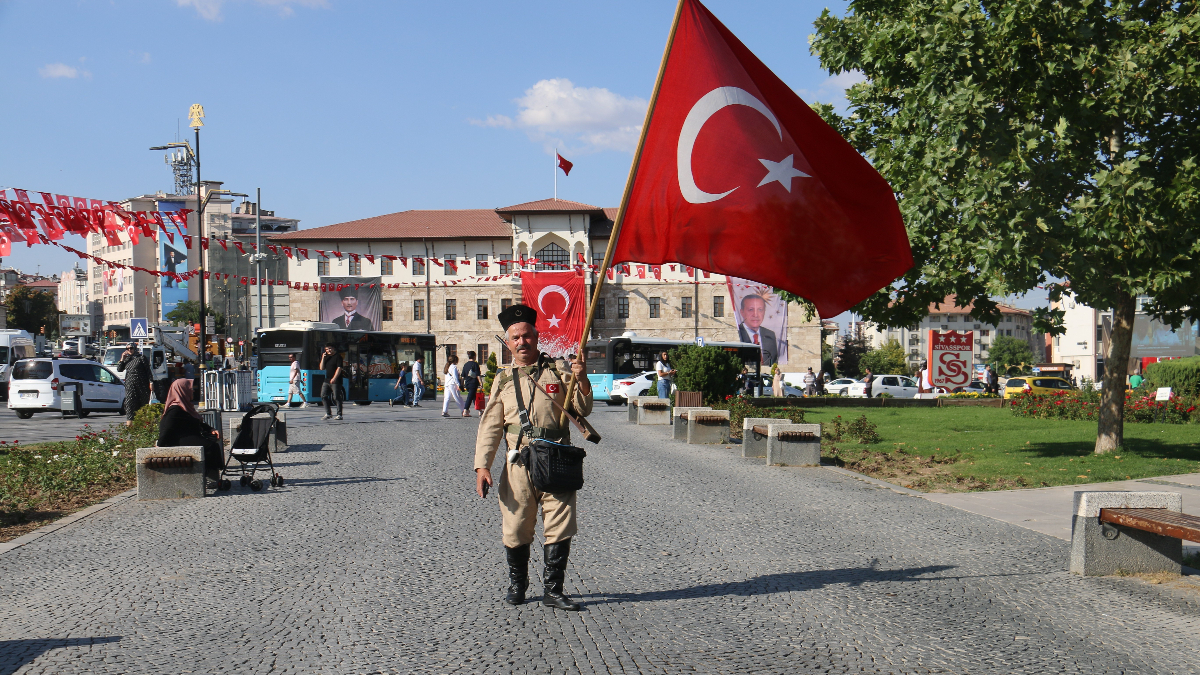 Tarihi Kıyafetlerle Duygu Yaratıyor