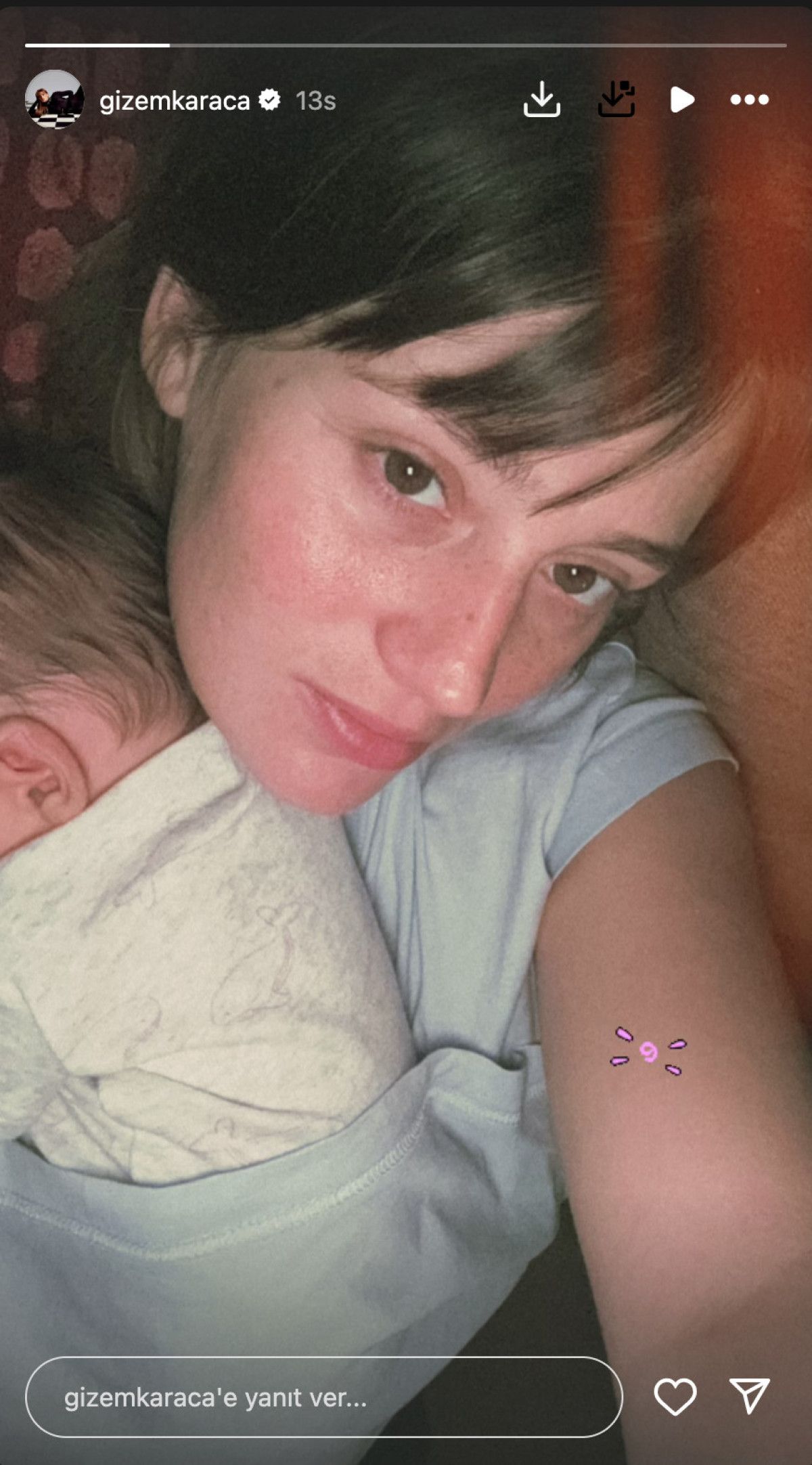 Taze Anne Gizem Karaca'dan Bebeğiyle Yeni Fotoğraf Paylaşımı
