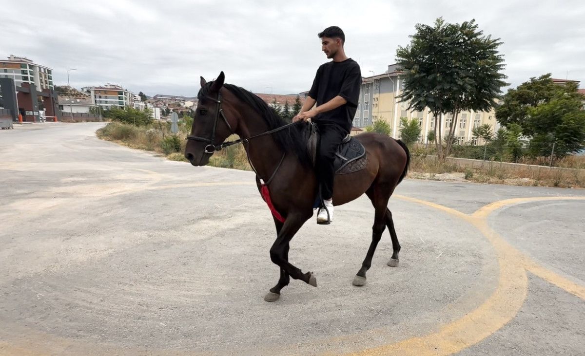 Tokat'ta Direksiyon Sınavı Heyecanını Atla Parkuru Geçerek Aştı