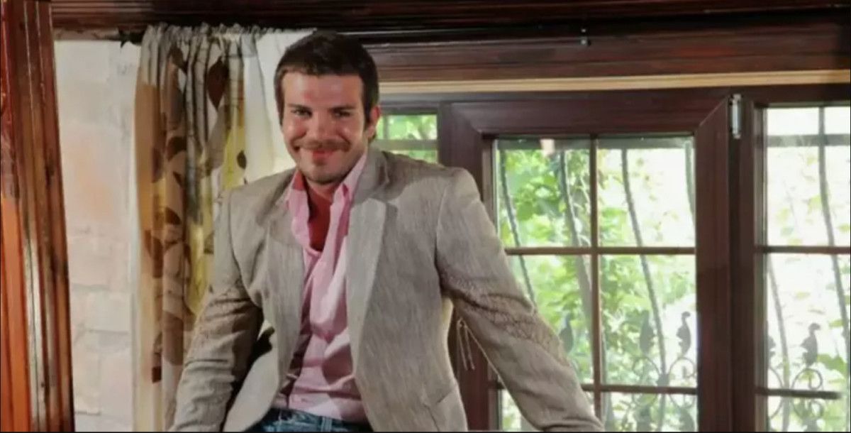 Tolga Karel, Yaprak Dökümü'ndeki Oğuz Karakteri Hakkında: 2000 Doğan Jenerasyonunun Kopyası