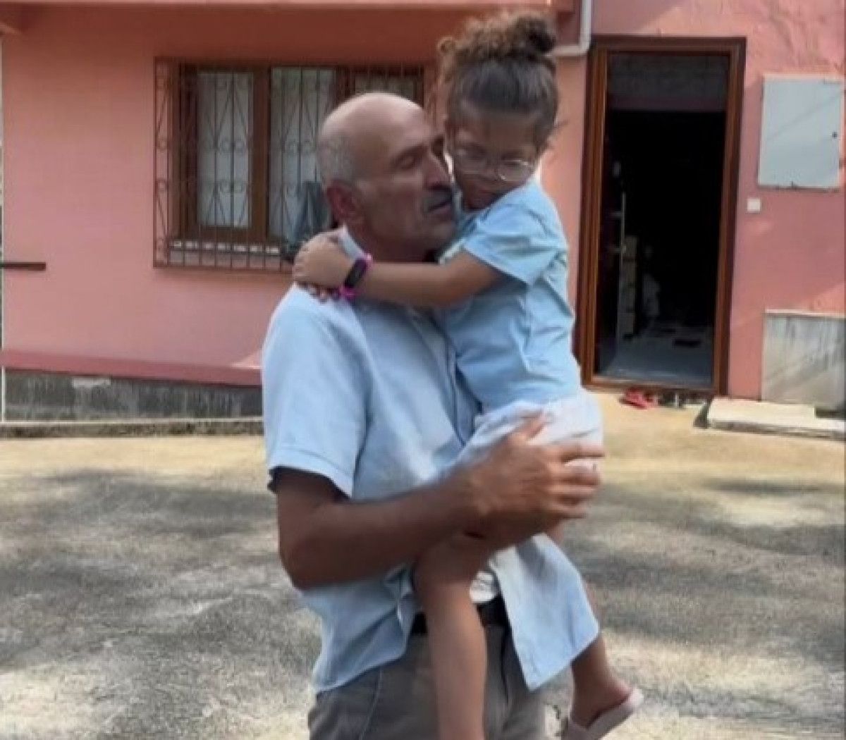 Dede ile Torun Yeniden Buluştu