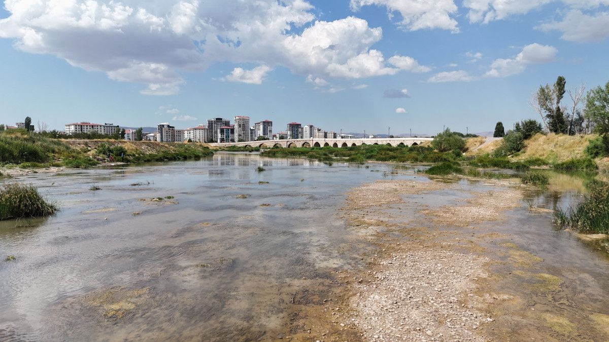 Türkiye'nin En Uzun Nehri Kuraklıkla Mücadele Ediyor