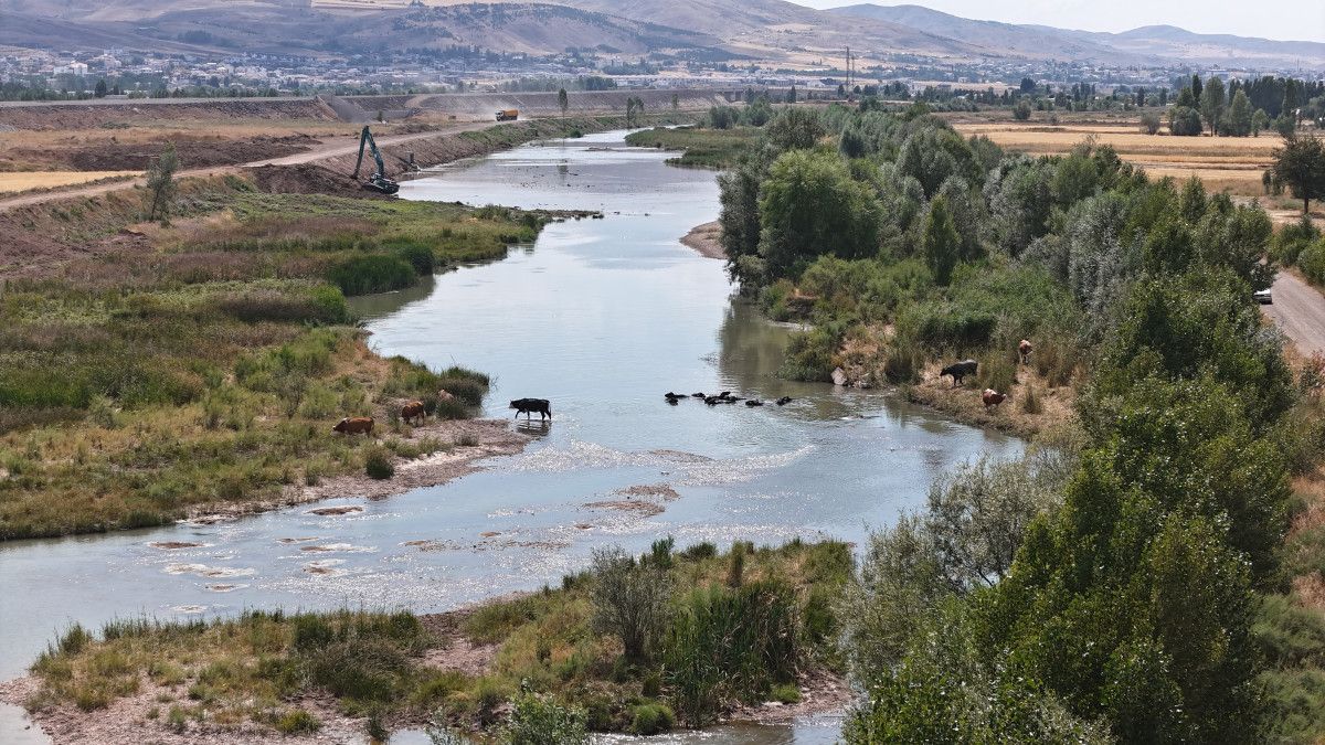 Türkiye'nin En Uzun Nehri Kuraklıkla Mücadele Ediyor