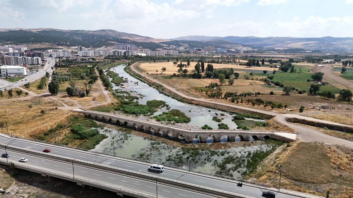 Türkiye'nin En Uzun Nehri Kuraklıkla Mücadele Ediyor