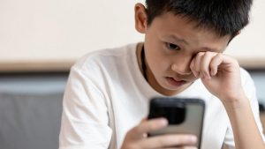 Uzmanlardan Göz Yorgunluğu Sendromu Uyarısı: Her 10 Kişiden 8’i Risk Altında