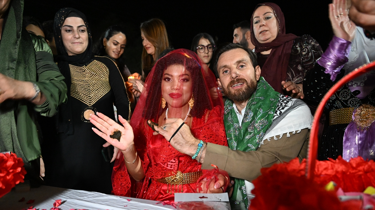 Vana Panamalı Gelin: Yöresel Geleneklerle Düğün Hikayesi