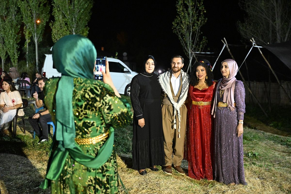 Vana Panamalı Gelin: Yöresel Geleneklerle Düğün Hikayesi