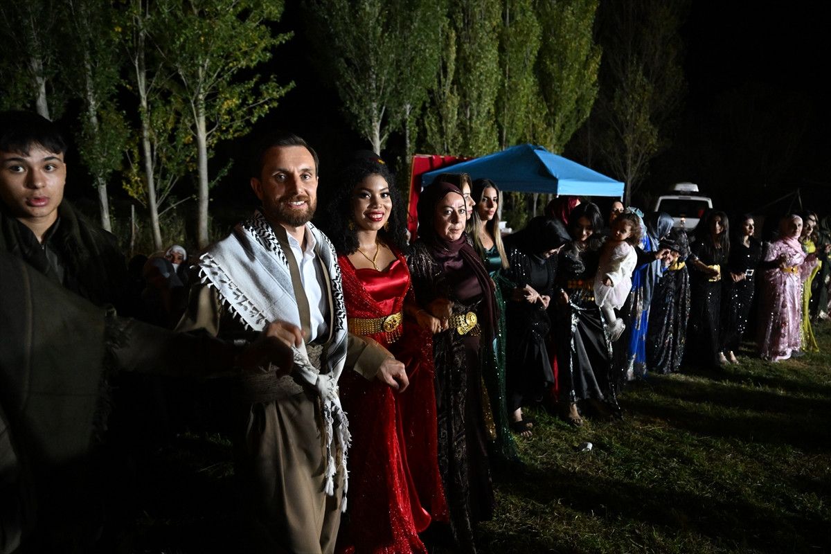 Vana Panamalı Gelin: Yöresel Geleneklerle Düğün Hikayesi