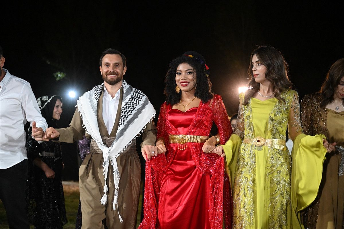 Vana Panamalı Gelin: Yöresel Geleneklerle Düğün Hikayesi