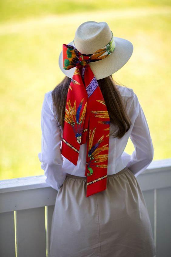 Yaz Modasında Çarpıcı Etki: Fular Kullanma Sanatının İncelikleri