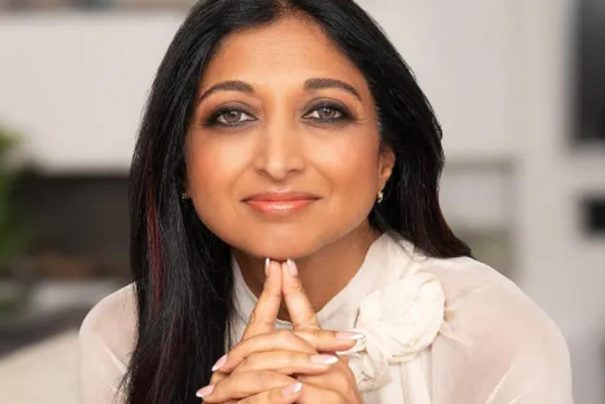 53 Yaşında Olmasına Rağmen Biyolojik Yaşı Sadece 23! Dr. Alka Patelin’in 6 Adımlık Gençlik Sırları