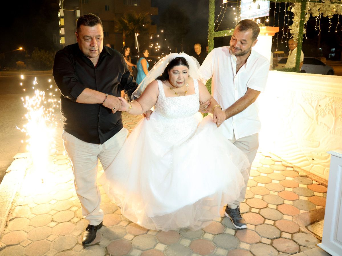 Adana'da Zihinsel Engelli Kadının Hayali Gerçekleşti: Düğünle Mutlu Son