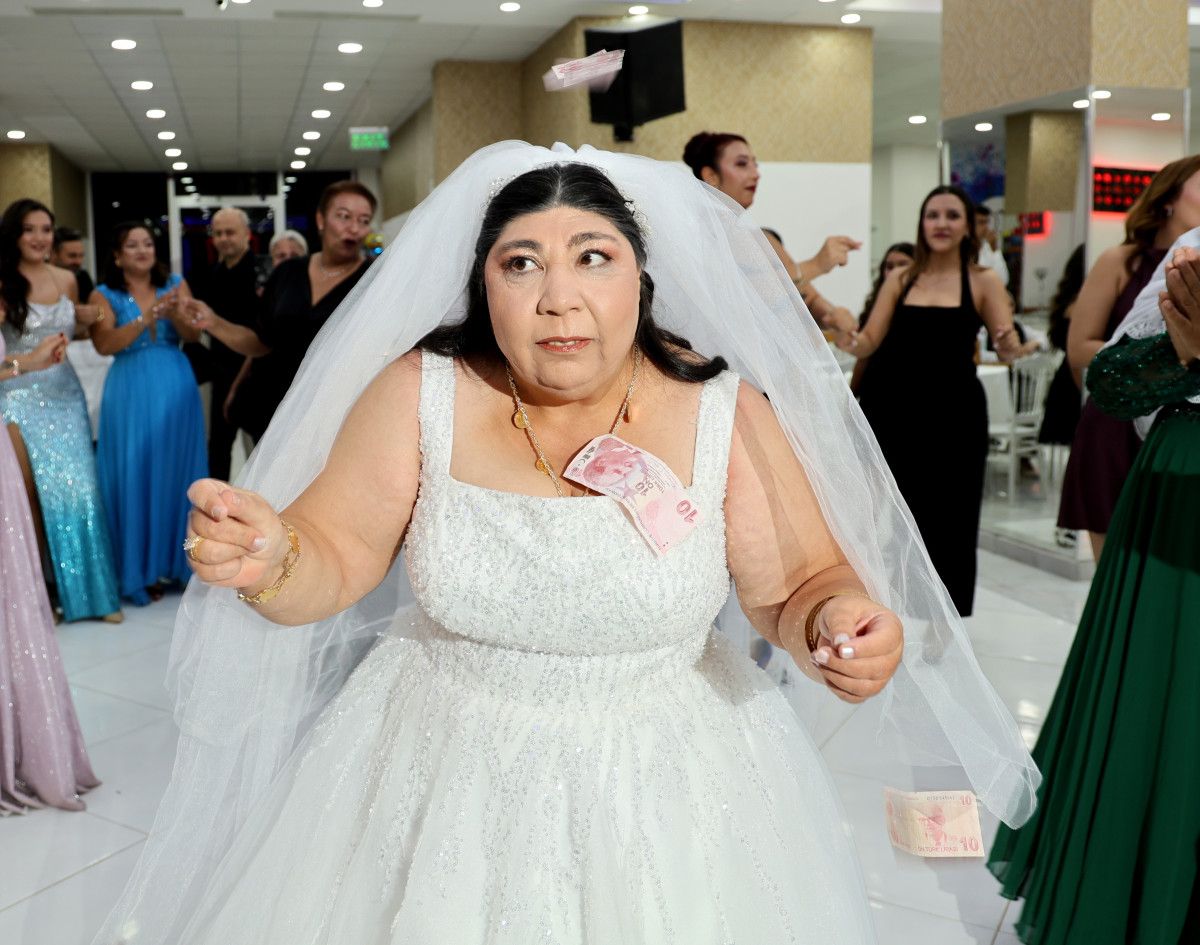 Adana'da Zihinsel Engelli Kadının Hayali Gerçekleşti: Düğünle Mutlu Son