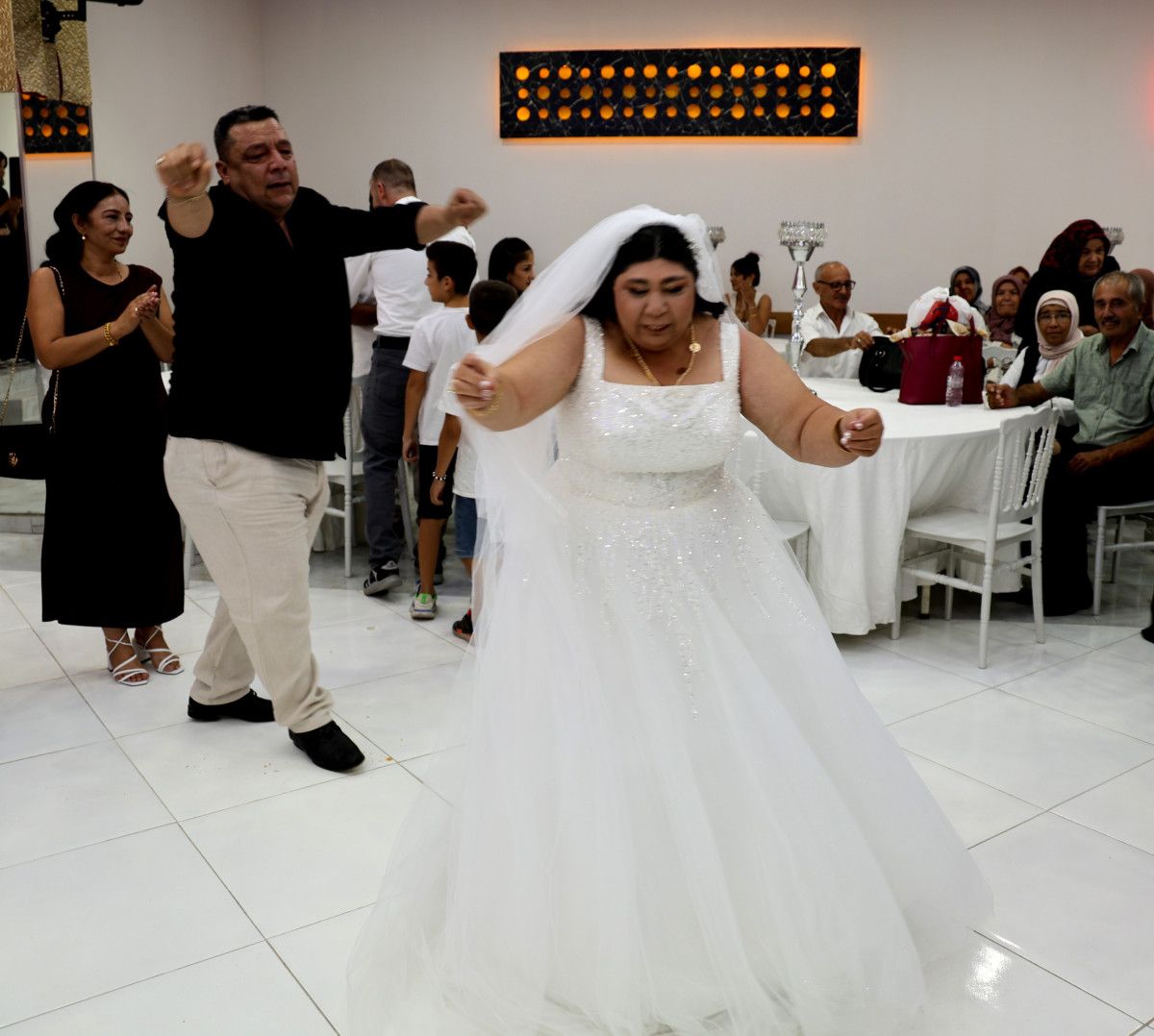 Adana'da Zihinsel Engelli Kadının Hayali Gerçekleşti: Düğünle Mutlu Son