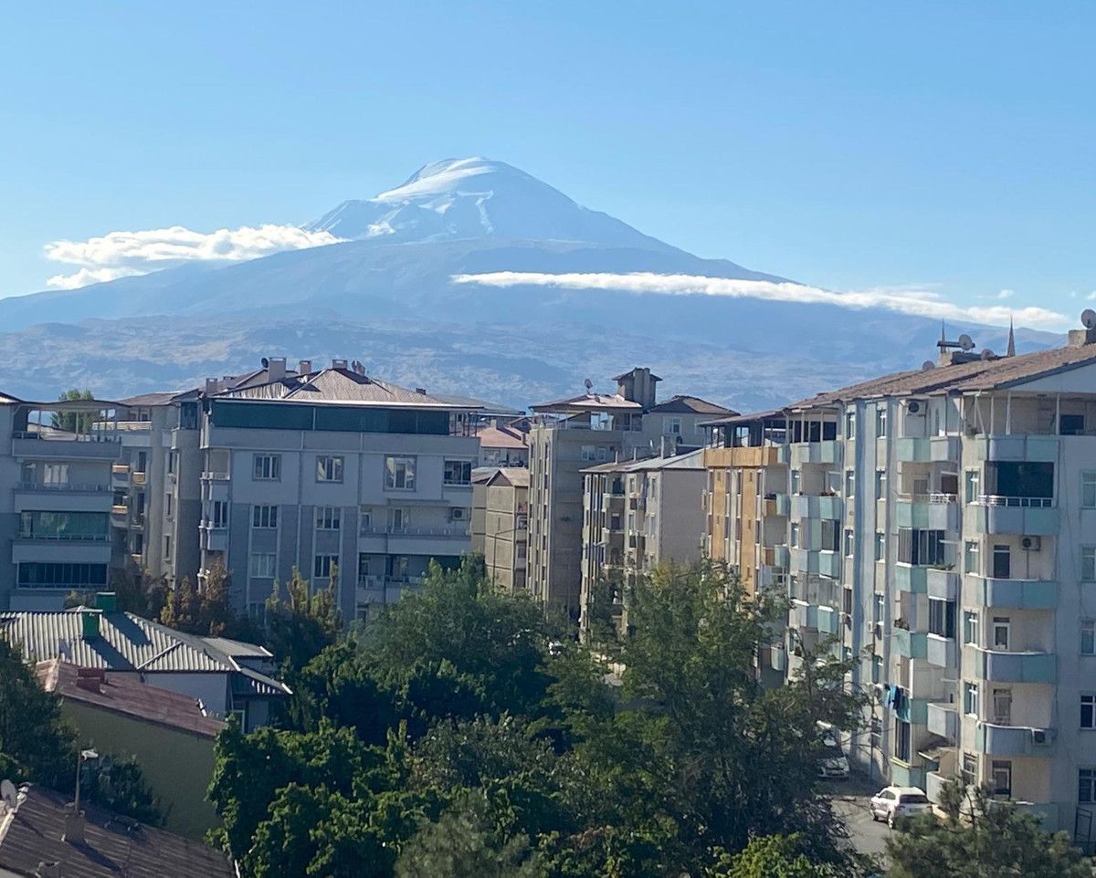 Ağrı Dağı Zirvesinin Büyüleyici Kışı: Beyaza Büründü