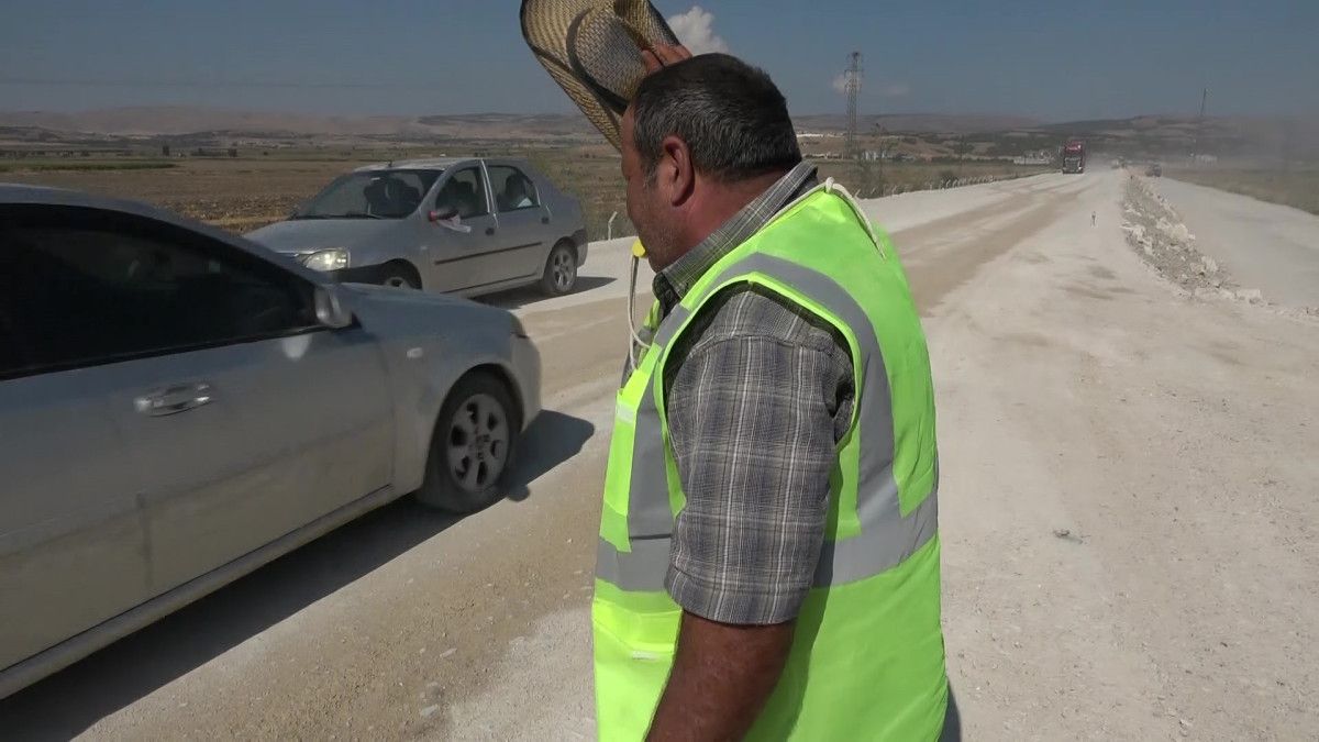 Amasya'da Yol İşçisinin Düdüğü Trafiğe Neşe Katıyor
