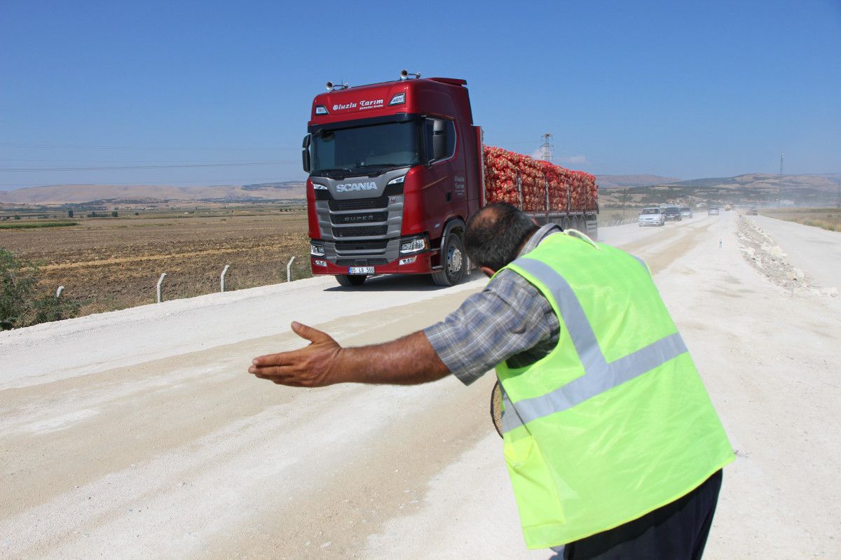 Amasya'da Yol İşçisinin Düdüğü Trafiğe Neşe Katıyor