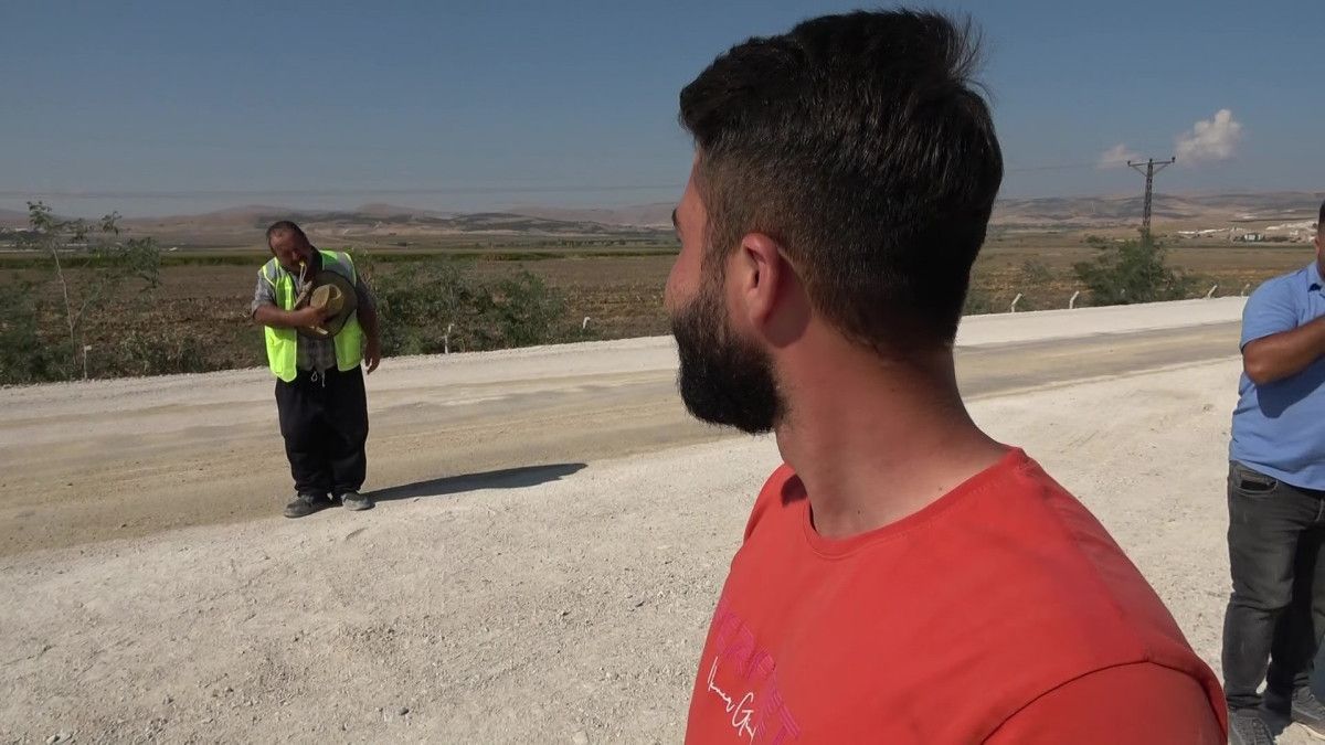 Amasya'da Yol İşçisinin Düdüğü Trafiğe Neşe Katıyor