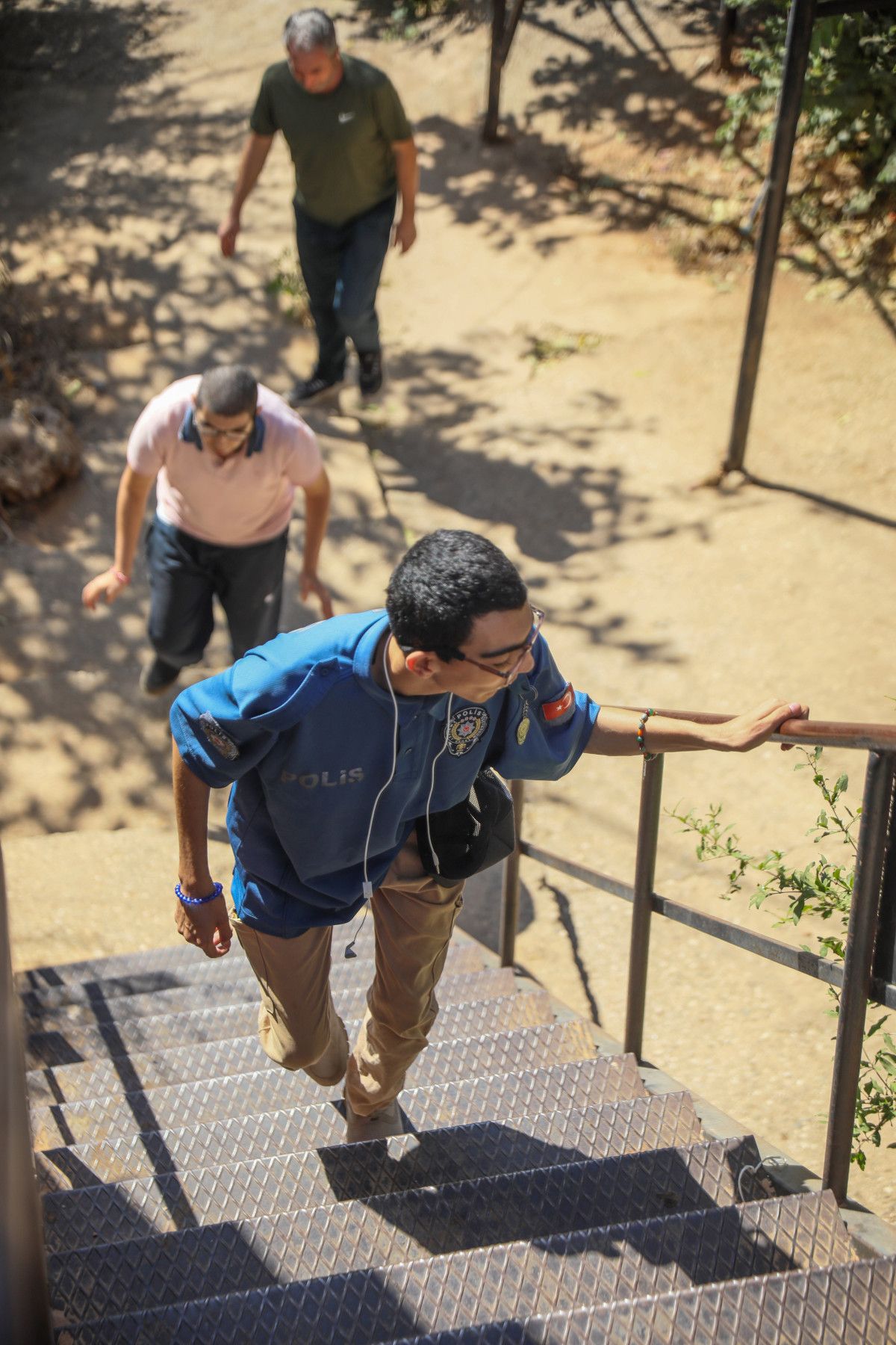 Antalya'da Engelli Çocuklar İçin Ev Yaptırırken Birikimlerini Kaybedenlerin Hikayesi