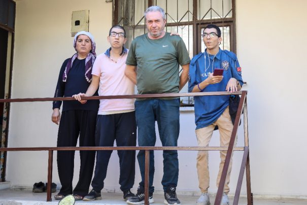 Antalya’da Engelli Çocuklar İçin Ev Yaptırırken Birikimlerini Kaybedenlerin Hikayesi