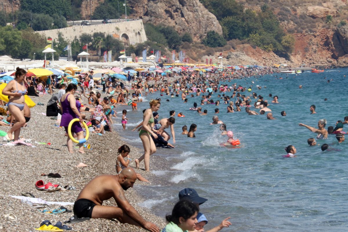 Antalya'da Hava Durumu: Sıcaklık 35 Dereceyi Gördü
