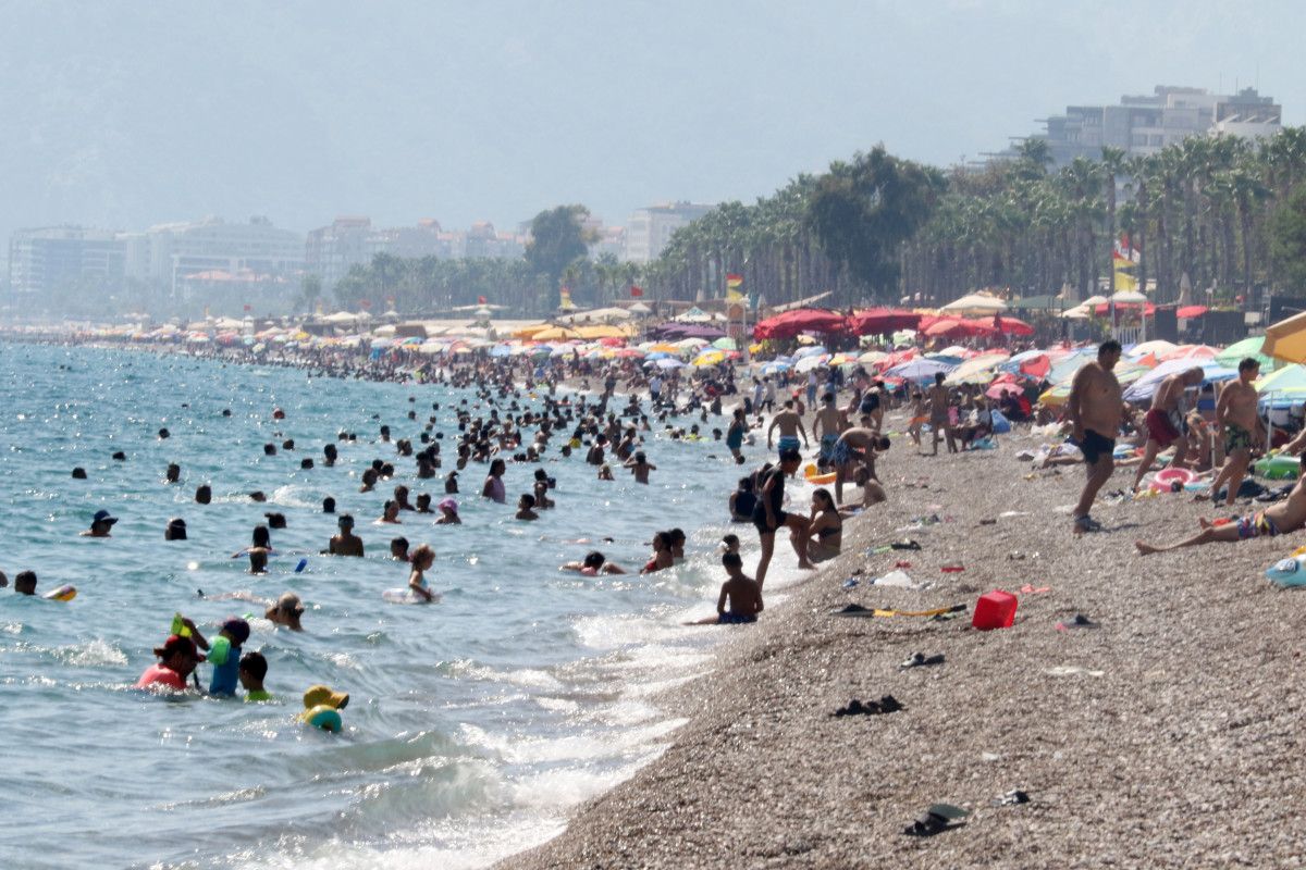 Antalya'da Hava Durumu: Sıcaklık 35 Dereceyi Gördü