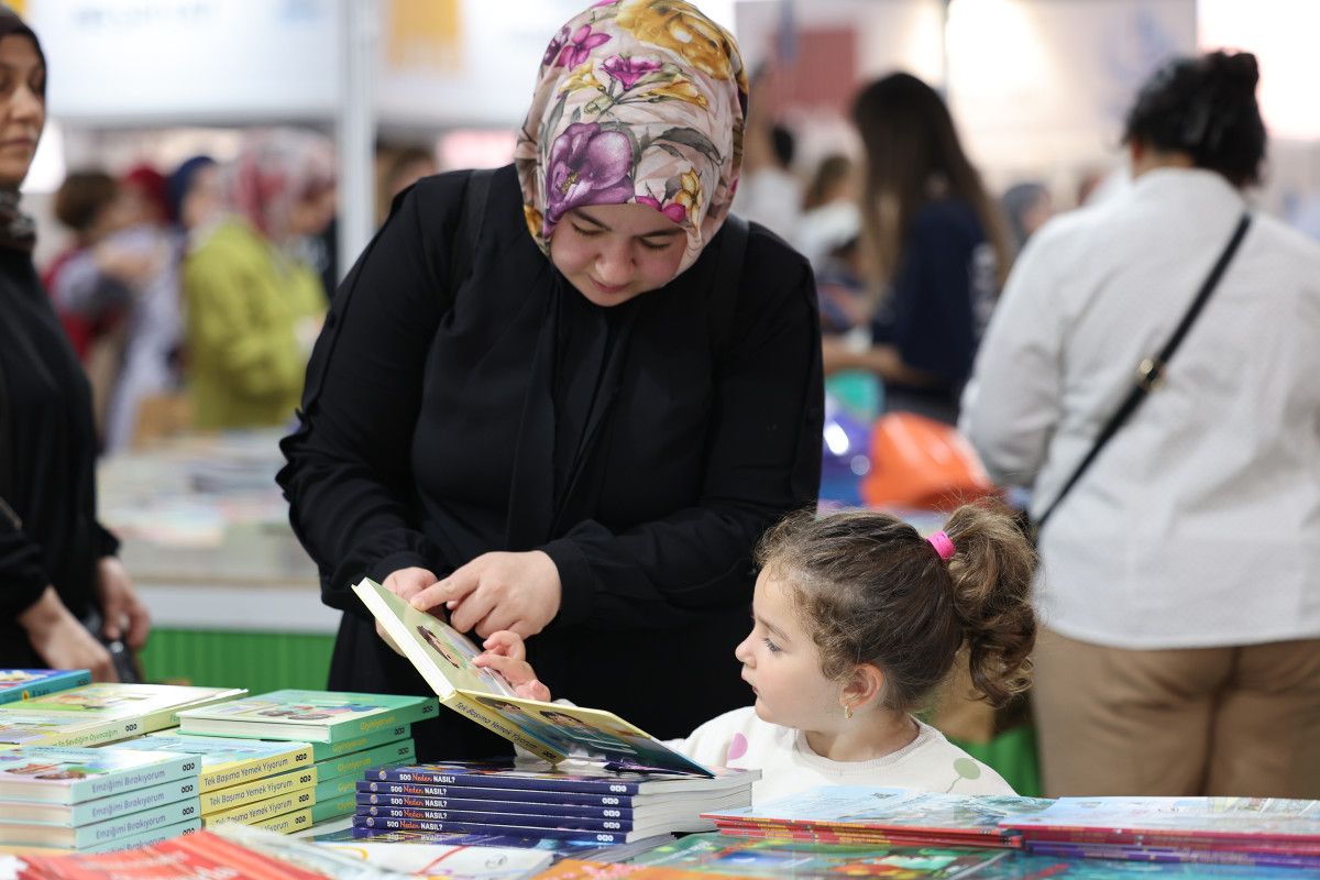 Bağcılar Kitap Fuarı 2024: Kitapseverler İçin Büyüleyici Bir Etkinlik Açıldı