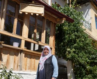 Bayburt’ta 44 Yıllık Kiracı, Evi Saraya Dönüştürdü