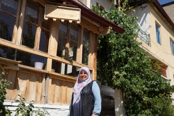 Bayburt’ta 44 Yıllık Kiracı, Evi Saraya Dönüştürdü