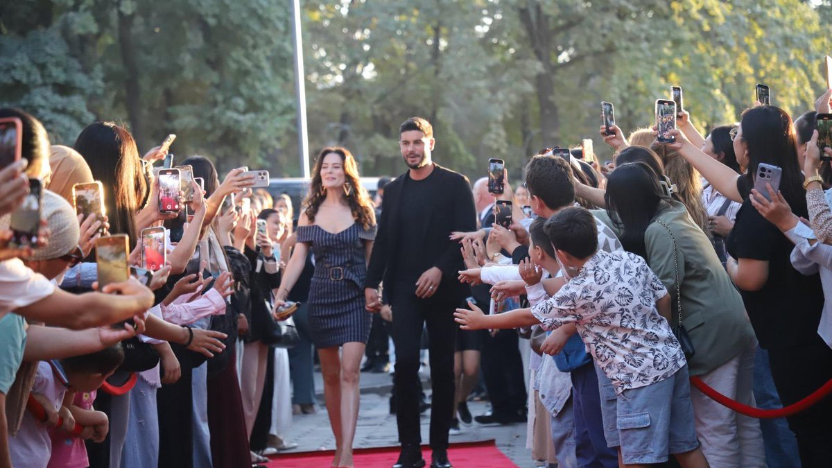 Ünlü Çiftin Mutlu Anları ve Duygu Dolu Paylaşımları