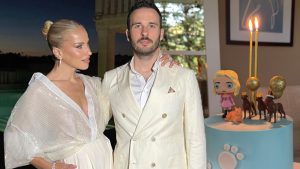 Burcu Esmersoy’un Son Paylaşımı Sosyal Medyada Gündem Oldu: Kocasını Çıplak Gösterdi