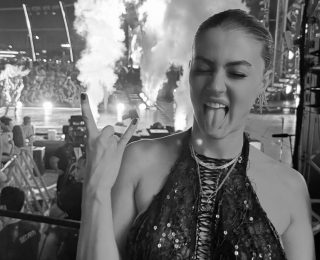 Burcu Özberk’in Makyajsız Haliyle Fotoğraf Çekimi Sosyal Medyada Gündem Oldu