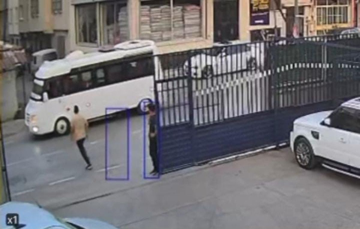 Minibüsin Kapısını Açıp İçine Atladı