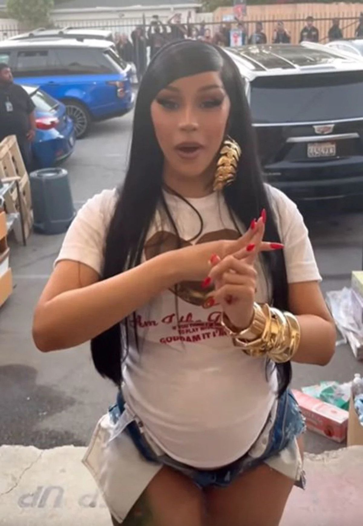 Cardi B'den Dördüncü Hamilelik Duyurusu ve Karnı Burnunda Yeni Paylaşım