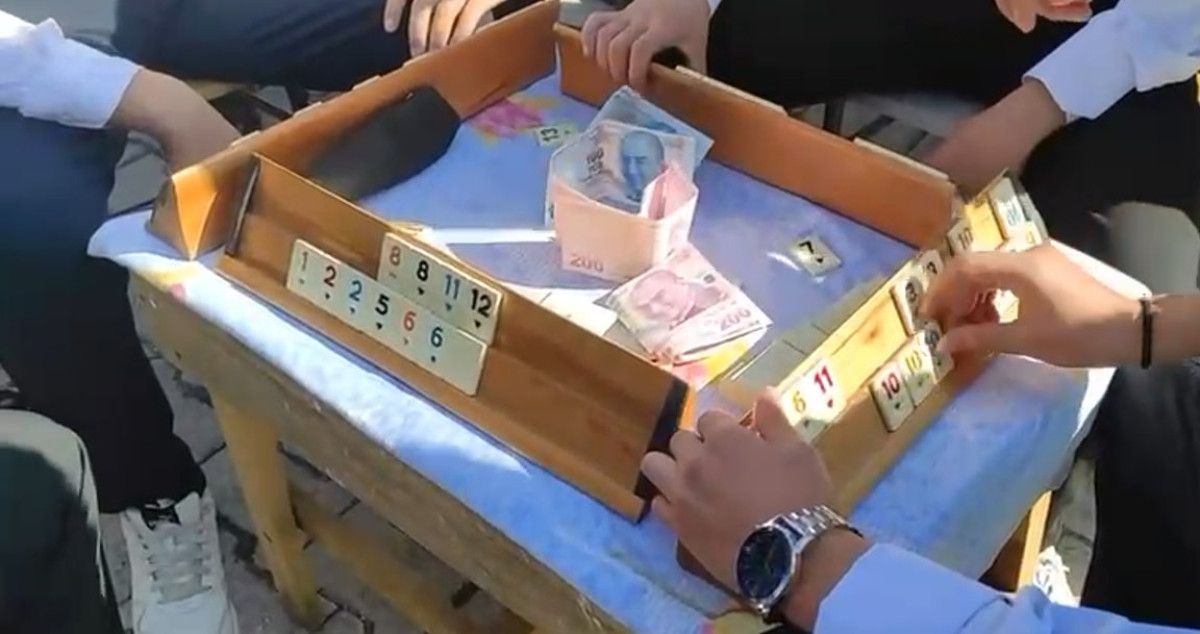 Çorumda Düğün Konvoyu Önüne Okey Masası Kurup Bahşiş Toplayanların Hikayesi