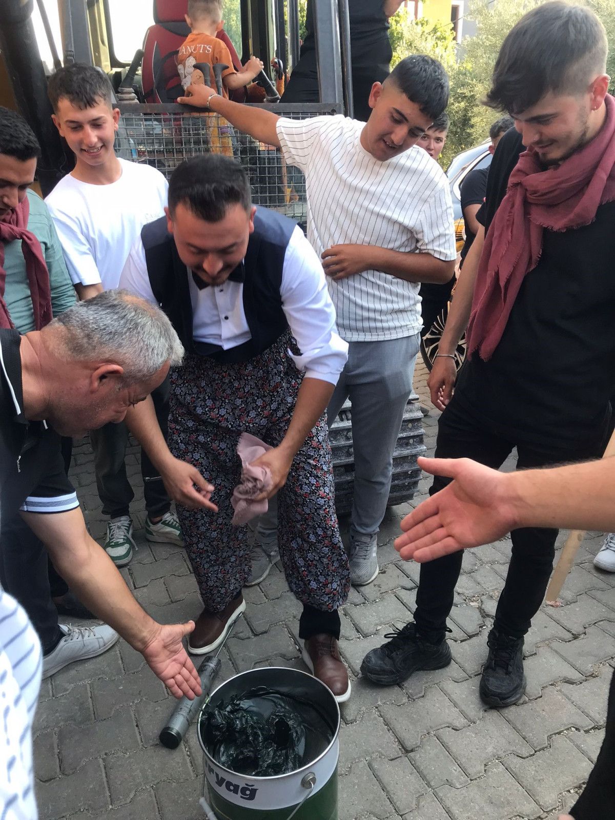 İş Makinasına Yağlama Şakası