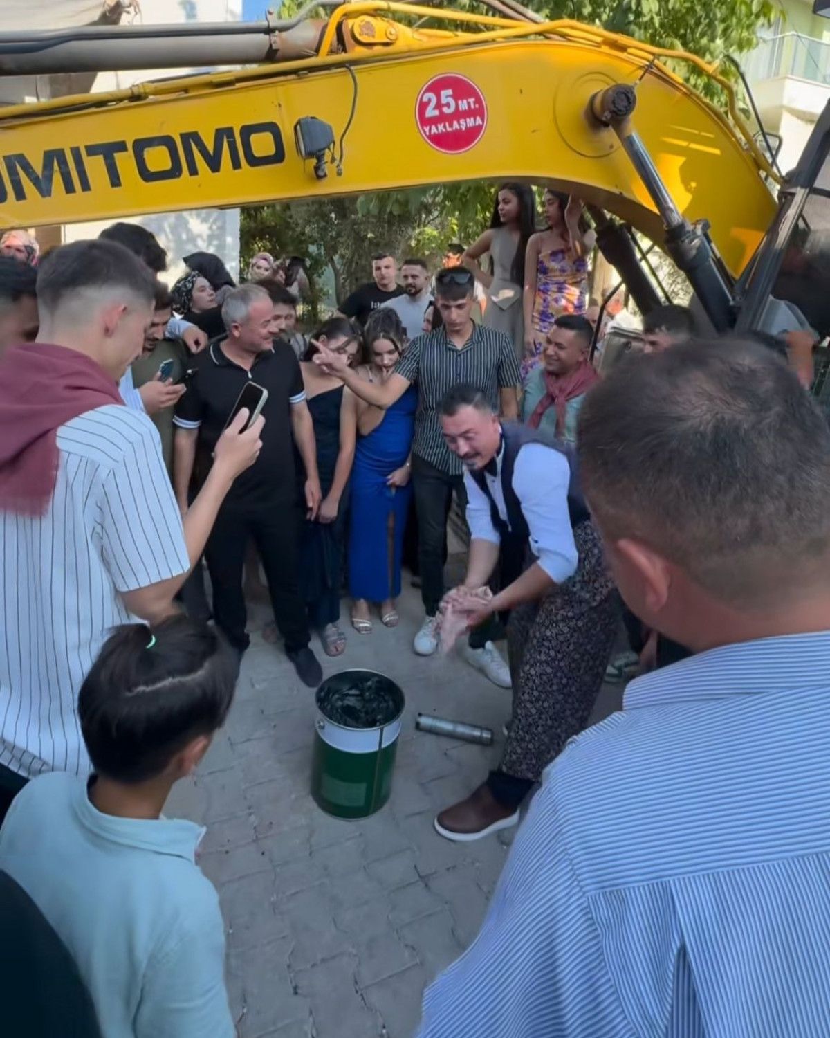 İş Makinasına Yağlama Şakası